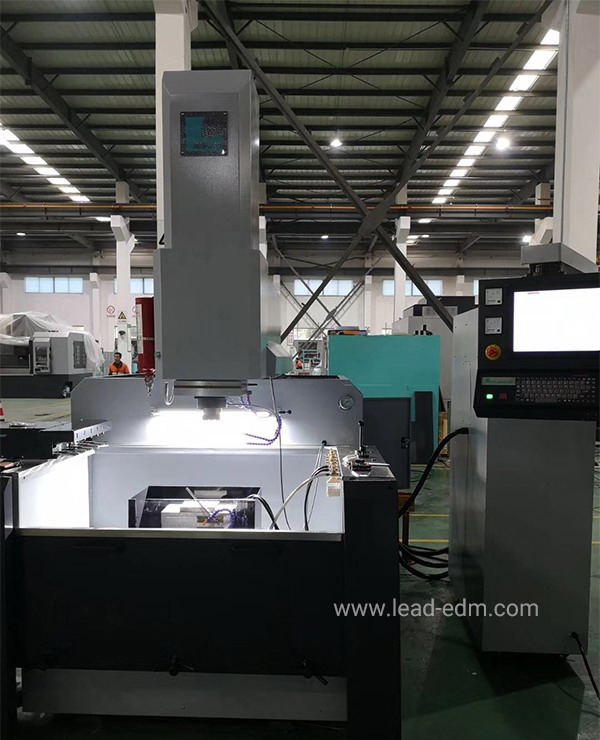 群基牛头式数控火花机 CNC-640